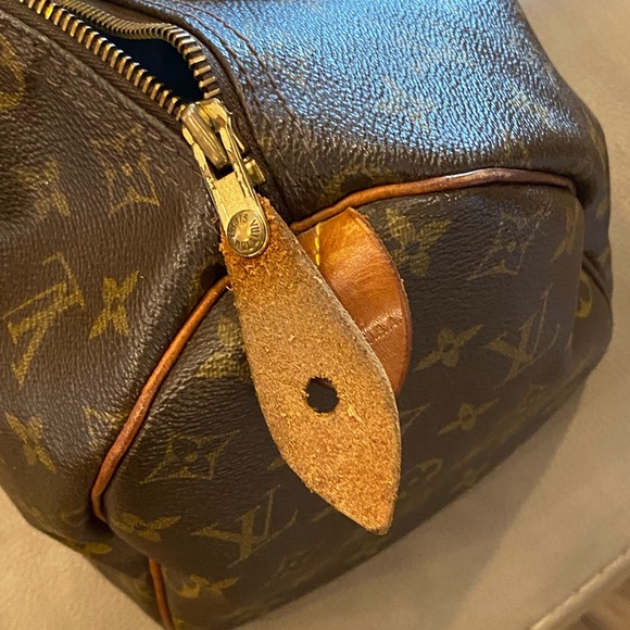 Authentic Vintage Louis Vuitton monogram Speedy 30 hand bag - Picture 6 of 16
